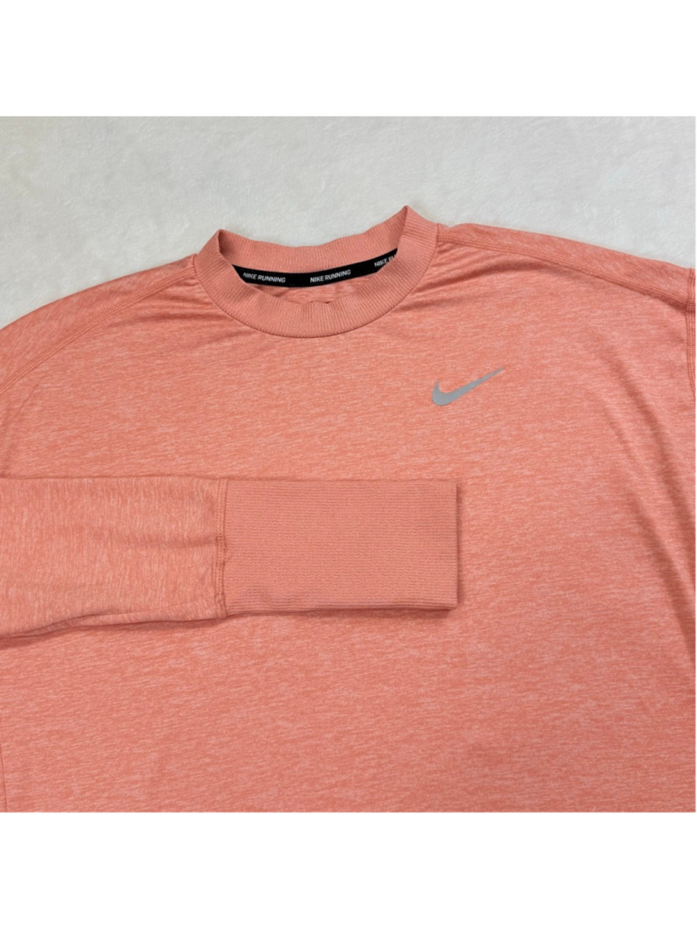 Women's Nike Coral Dri-Fit Long Sleeve Running Tee Activewear Small‎ Thumb Holes